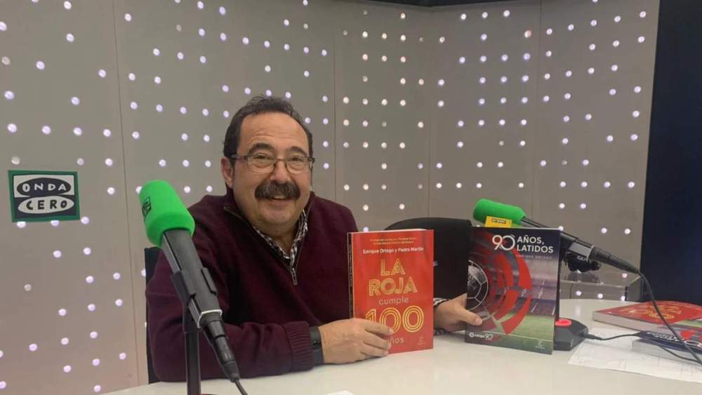 Enrique Ortego, presentando uno de sus libros en Onda Cero, emisora con la que colabora frecuentemente. Enrique Ortego, presentando uno de sus libros en Onda Cero, emisora con la que colabora frecuentemente.