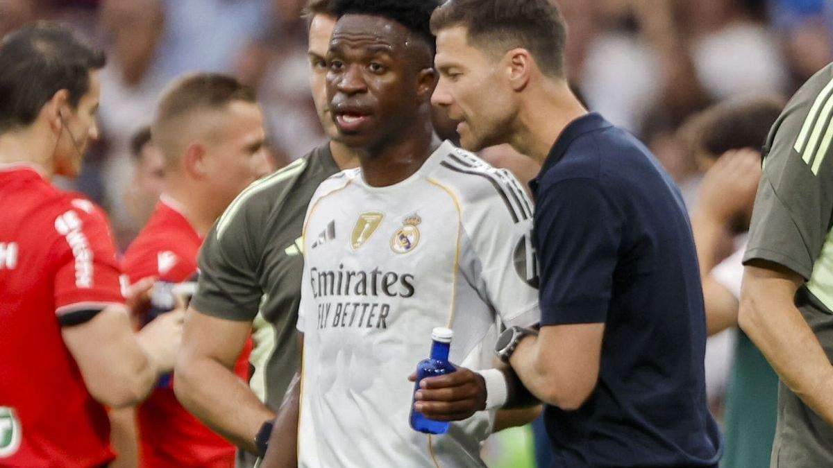 Vinícius Júnior y Xabi Alonso en un partido del Real Madrid. Vinícius Júnior y Xabi Alonso en un partido del Real Madrid.