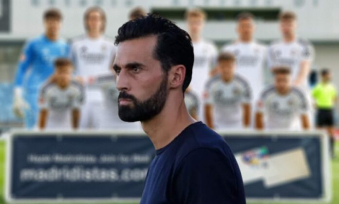 Álvaro Arbeloa y un once del Real Madrid. 