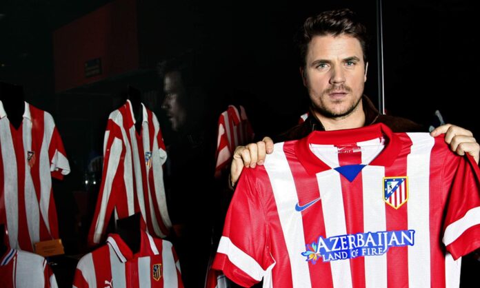 Dani Martín con la camiseta del Atlético de Madrid.