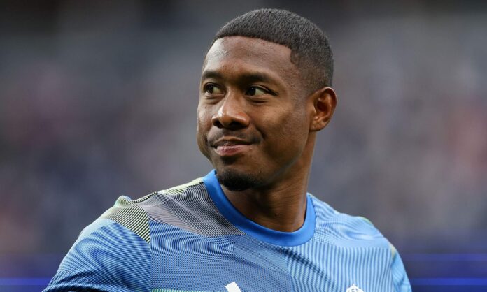 David Alaba durante un calentamiento con el Real Madrid. 