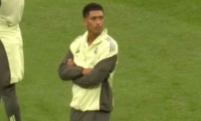 Bellingham salió a ver el césped del Bernabéu antes de Noticia en actualización. Desde Defensa Central, el primer diario del Real Madrid en la red, trabajamos para ofrecerle la mejor información. Gracias por su tiempo y disculpe las molestias.