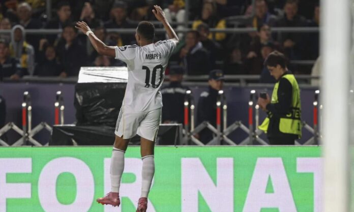 Kylian Mbappé, celebrando uno de sus goles ante el Kairat Almaty en el partido de Champions de este martes.