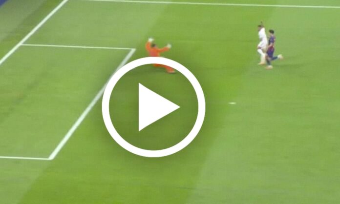 Mbappé adelanta al Madrid en el Clásico a pase magistral Kylian Mbappé ha anotado el primer gol del Real Madrid ante el Barcelona.