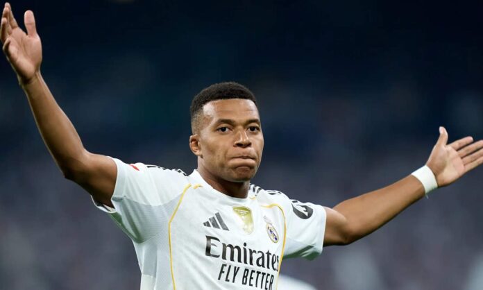Kylian Mbappé celebrando un gol en un partido con el Real Madrid. 