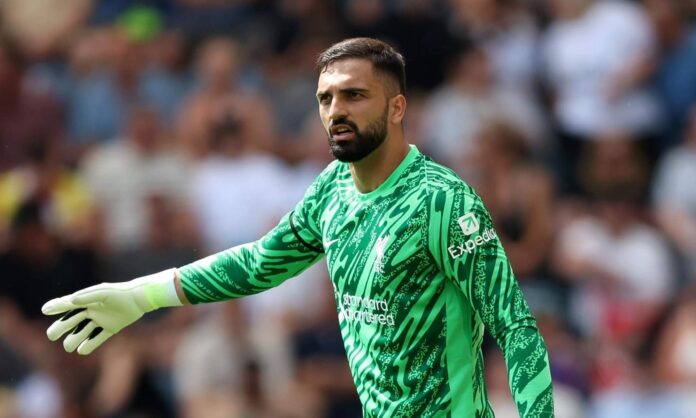 Mamardashvili jugando un partido con el Liverpool.