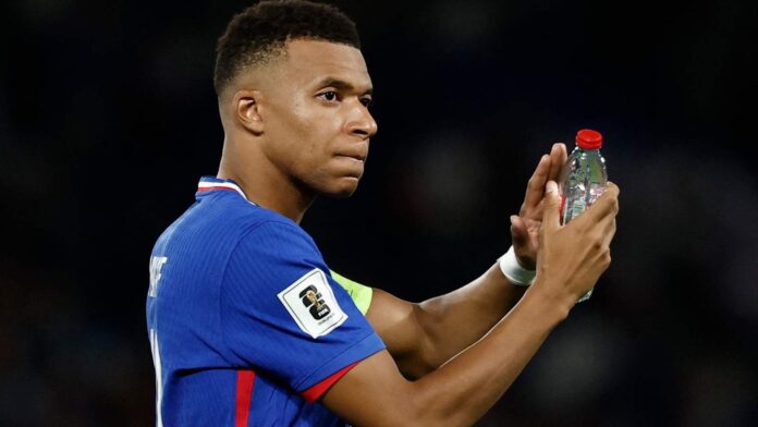 Mbappé es titular en el partido con Francia