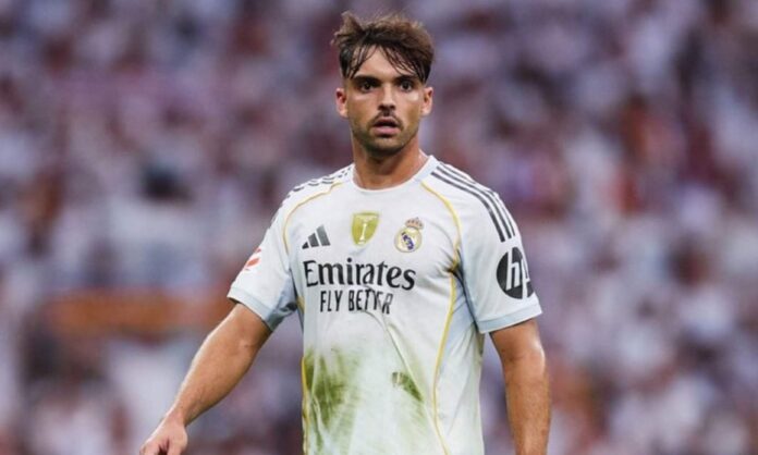 Raúl Asencio ha sido sustituido en los minutos finales del partido ante la Juventus por unas molestias.
