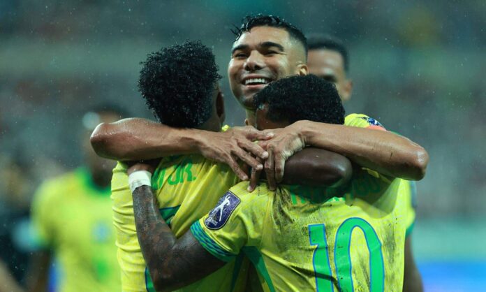 Vinícius Júnior, Rodrygo Goes y Casemiro celebrando un gol.