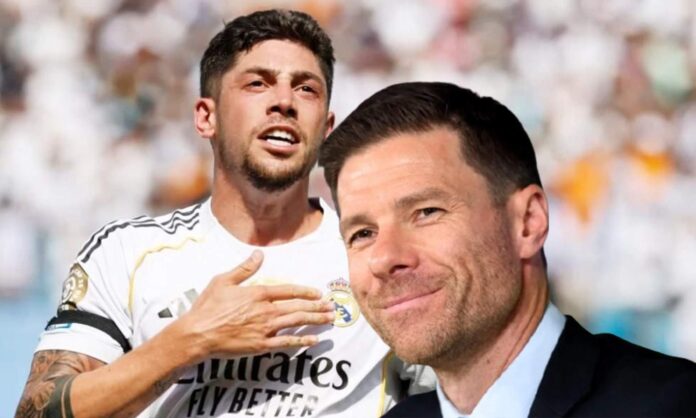 Xabi Alonso y Fede Valverde disputando un partido del Real Madrid. 