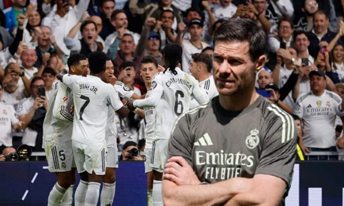 Xabi Alonso se fue del Clásico preocupado por un jugador Xabi Alonso y los jugadores del Real Madrid durante un Clásico.