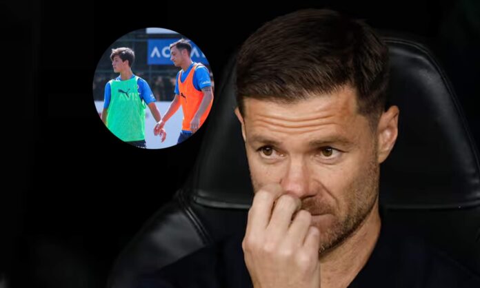 Xabi Alonso en el banquillo y una foto de Arda Güler con Mesut Özil.