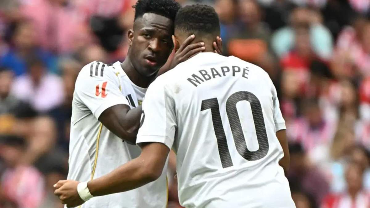 Vinícius Júnior y Kylian Mbappé jugando un partido con el Real Madrid.