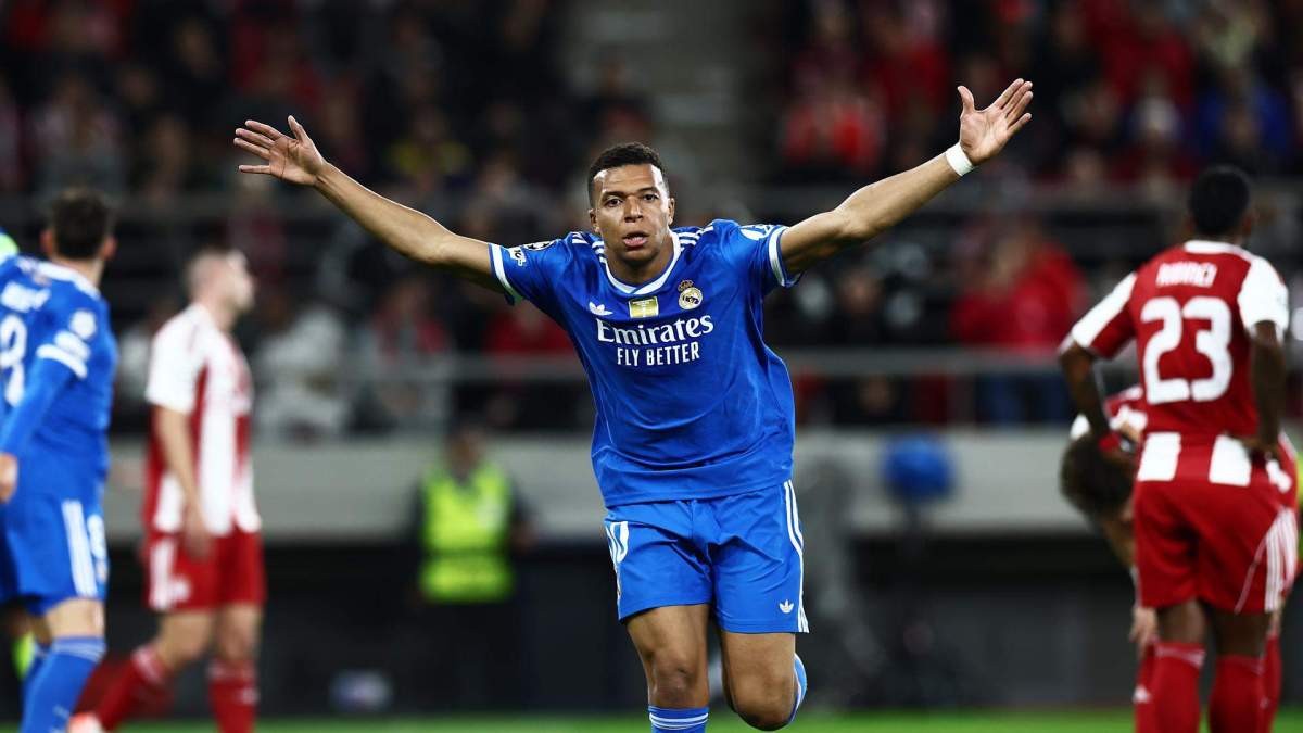 Mbappé celebrando uno de sus goles contra el Olympiacos