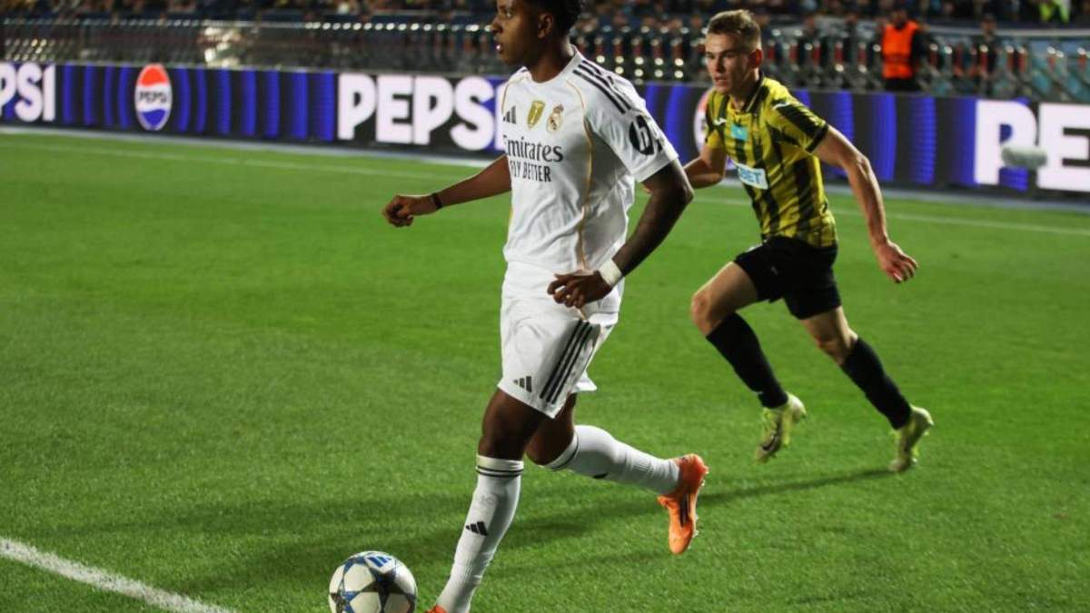 Rodrygo Goes jugando contra el Almaty.