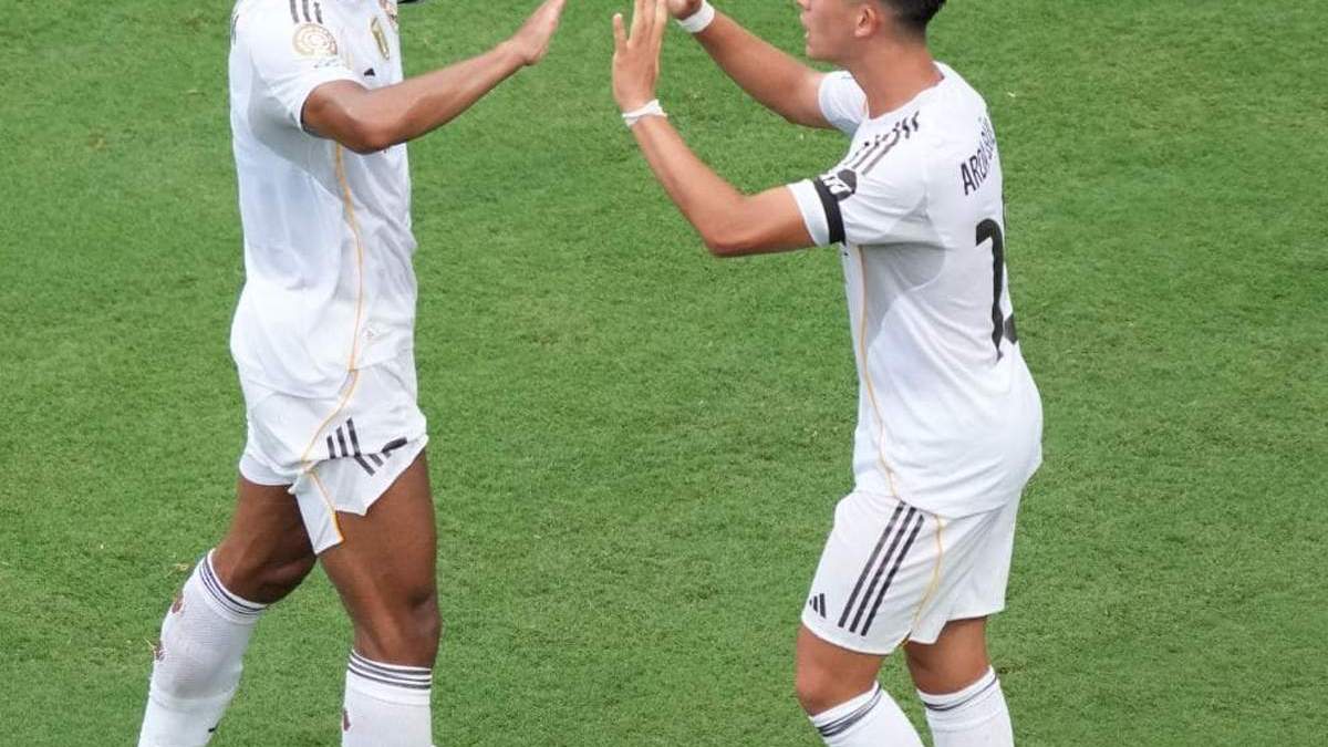 Jude Bellingham y Arda Güler en un partido del Real Madrid. Jude Bellingham y Arda Güler en un partido del Real Madrid.