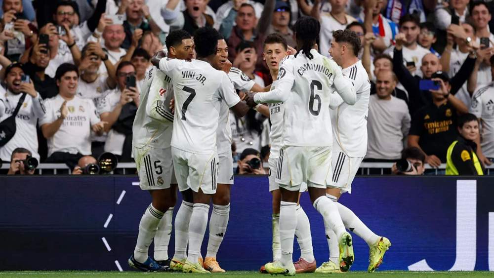 Los futbolistas del Real Madrid, celebrando un gol durante un partido disputado este curso en el Santiago Bernabéu. Los futbolistas del Real Madrid, celebrando un gol durante un partido disputado este curso en el Santiago Bernabéu.