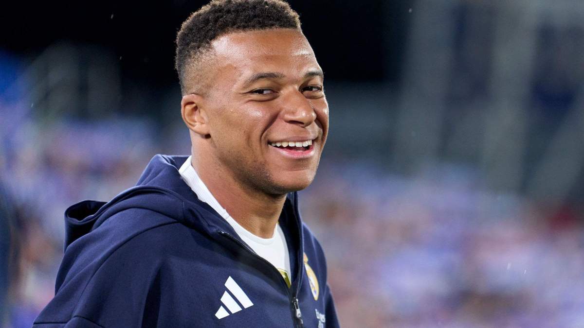 Kylian Mbappé durante la previa de un partido del Real Madrid.