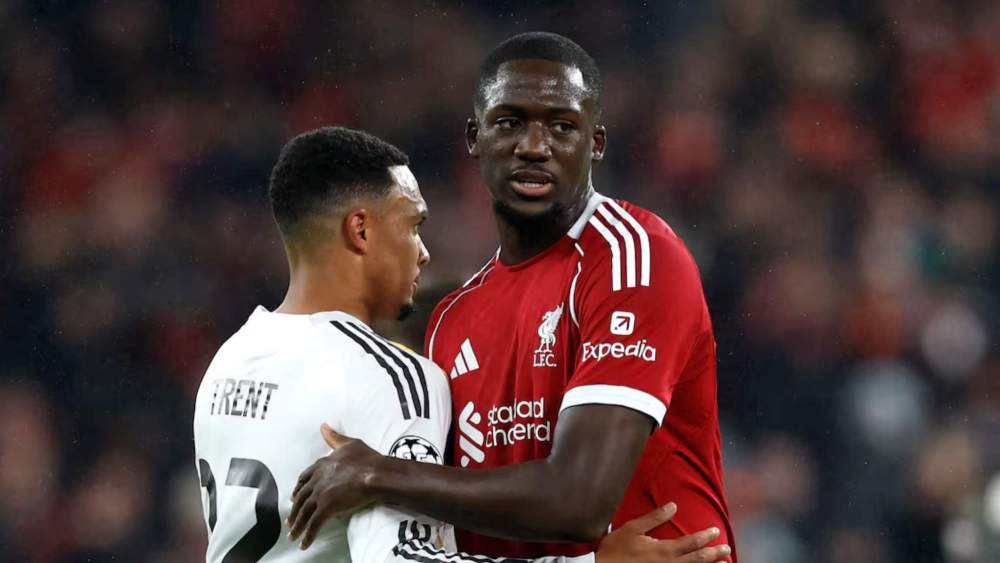 Trent Alexander-Arnold saluda este martes a ibrahima Konaté tras el partido entre el Liverpool y el Real Madrid en Anfield. Trent Alexander-Arnold saluda este martes a ibrahima Konaté tras el partido entre el Liverpool y el Real Madrid en Anfield.