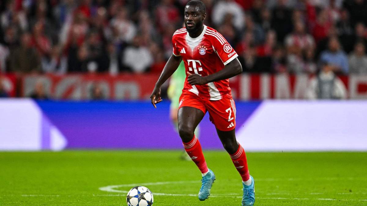 Upamecano jugando un partido con el Bayern Múnich. Upamecano jugando un partido con el Bayern Múnich.