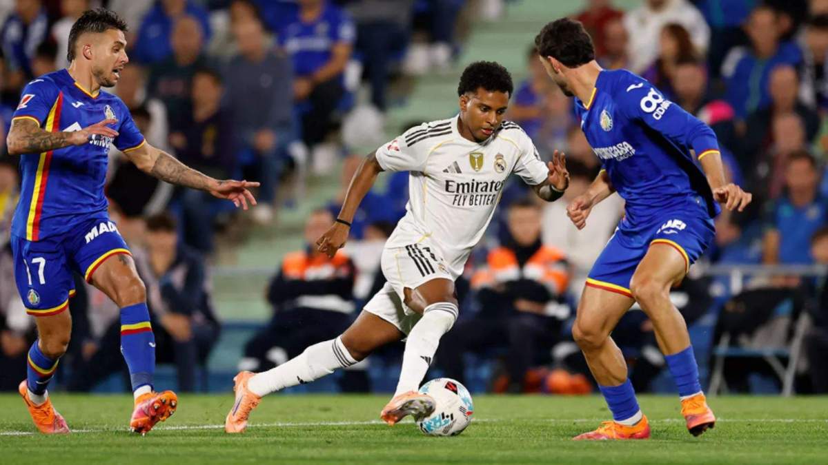 Rodrygo Goes intenta una acción individual en el Getafe-Real Madrid de la temporada 25/26 Rodrygo Goes intenta una acción individual en el Getafe-Real Madrid de la temporada 25/26