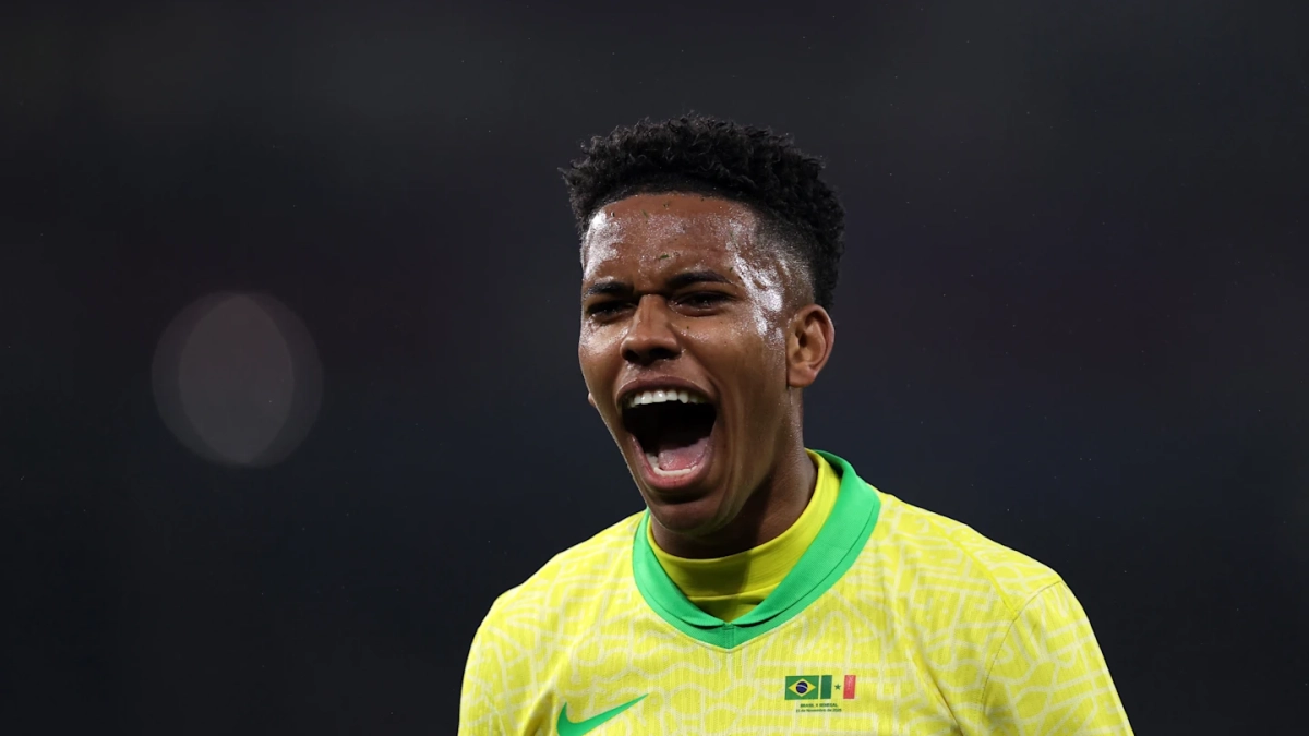 Estevao celebrando un gol con la Selección Brasileña. Estevao celebrando un gol con la Selección Brasileña.