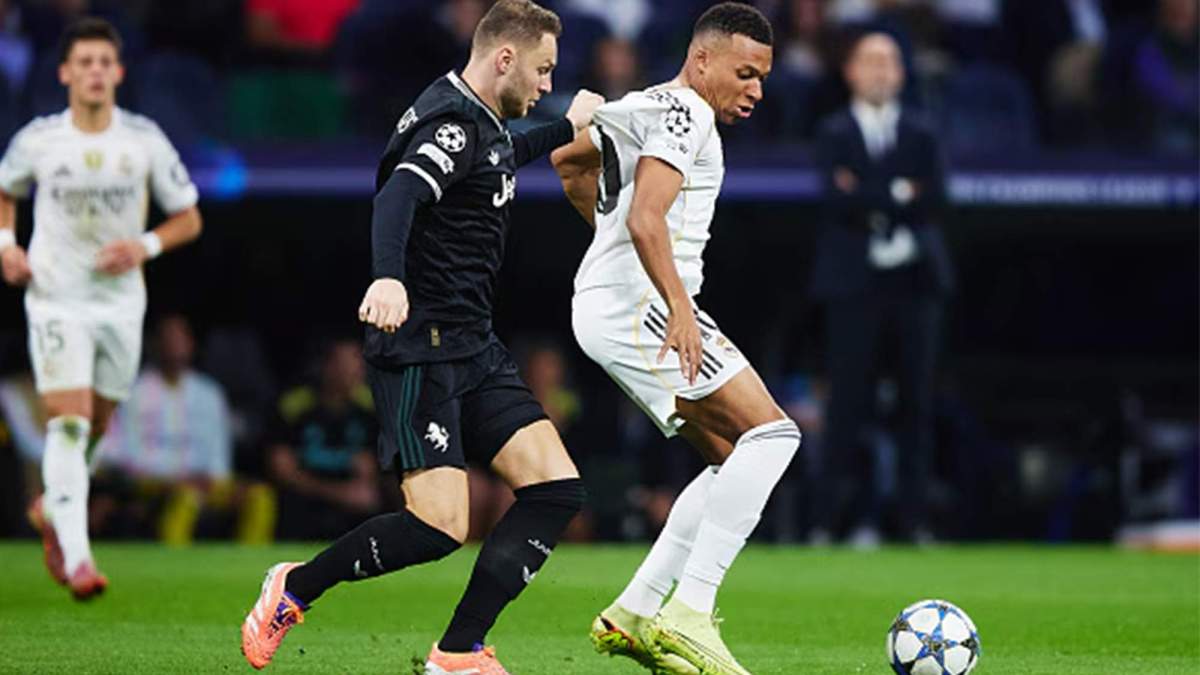Kylian Mbappé jugando contra la Juventus en la Champions League. Kylian Mbappé jugando contra la Juventus en la Champions League.