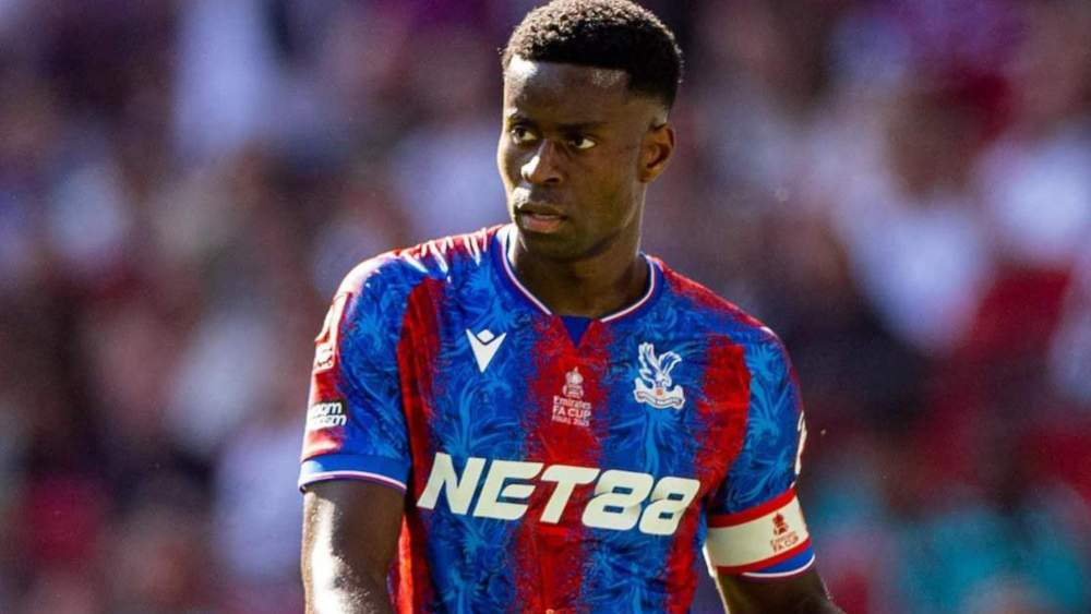 Marc Guéhi figura en la órbita del Real Madrid, pero también del Barcelona y varios clubes de la Premier League, sin olvidar al Bayern Múnich. Marc Guéhi figura en la órbita del Real Madrid, pero también del Barcelona y varios clubes de la Premier League, sin olvidar al Bayern Múnich.