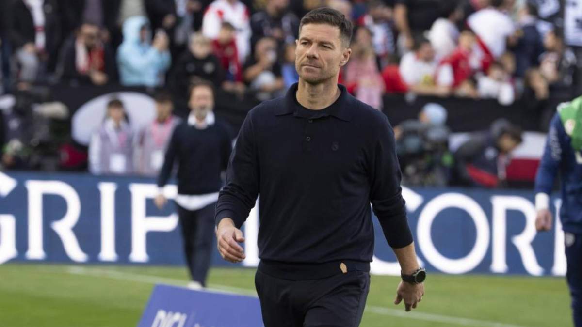 Xabi Alonso en Vallecas durante el Rayo Vallecano - Real Madrid.