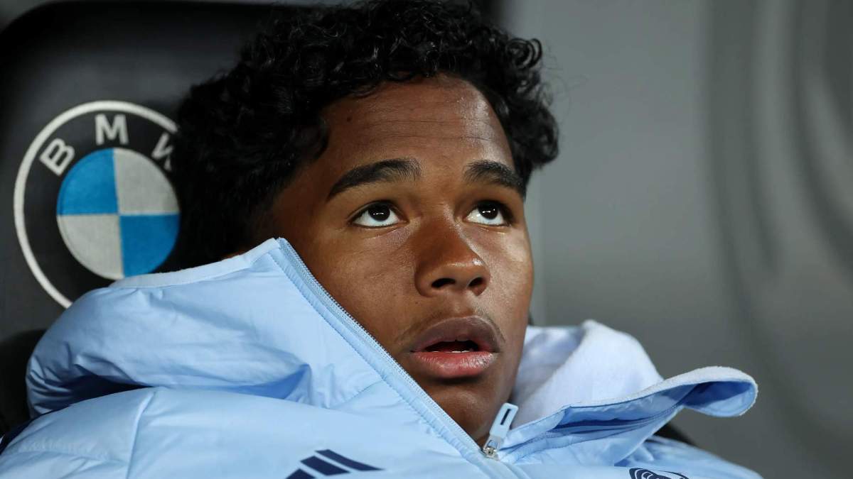 Endrick sentado en el banquillo del Real Madrid. Endrick sentado en el banquillo del Real Madrid.