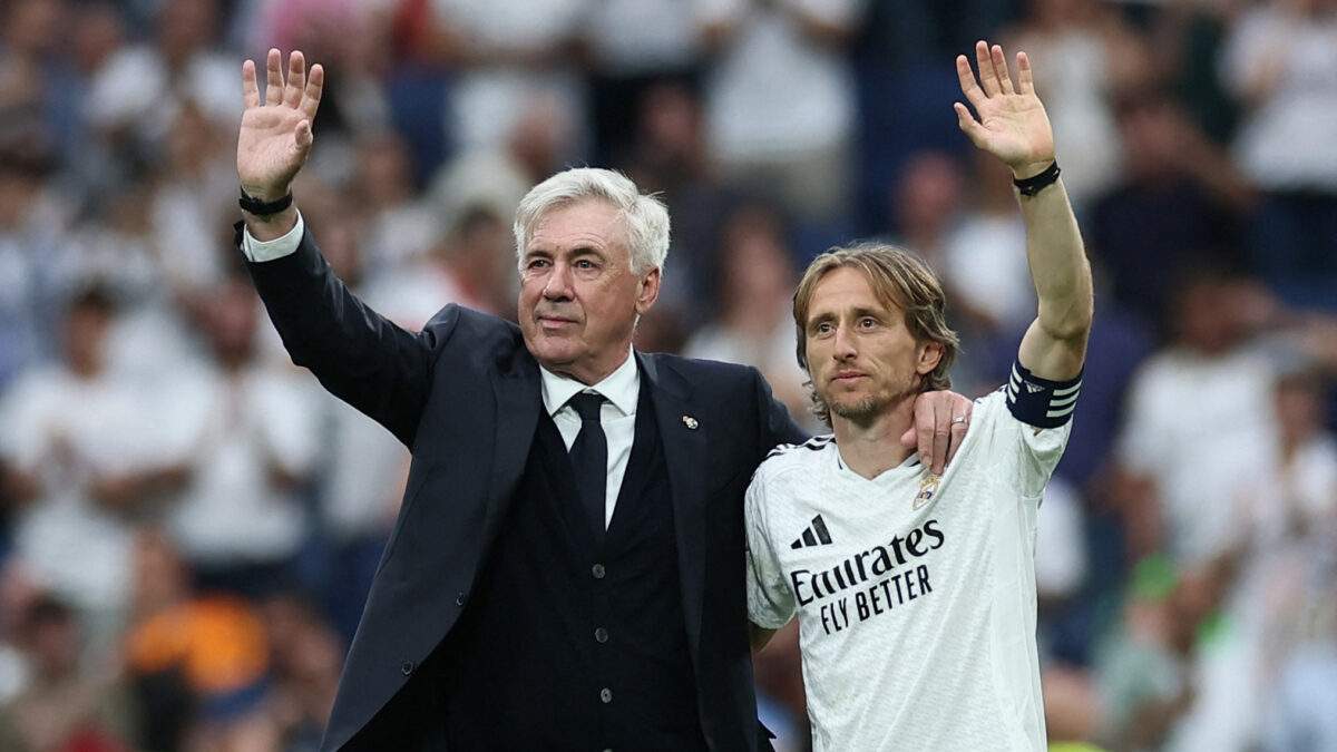 Ancelotti y Modric despidiéndose del Bernabéu Ancelotti y Modric despidiéndose del Bernabéu