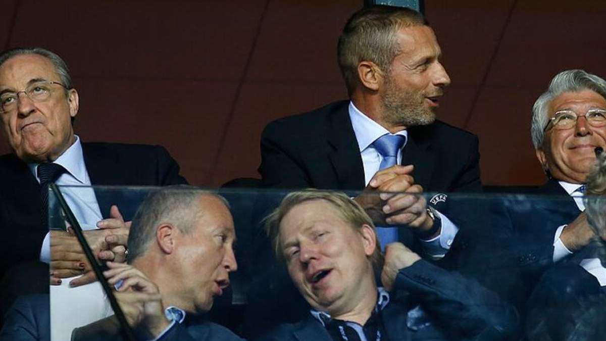 Florentino y Ceferin presenciando un partido en un palco presidencial Florentino y Ceferin presenciando un partido en un palco presidencial