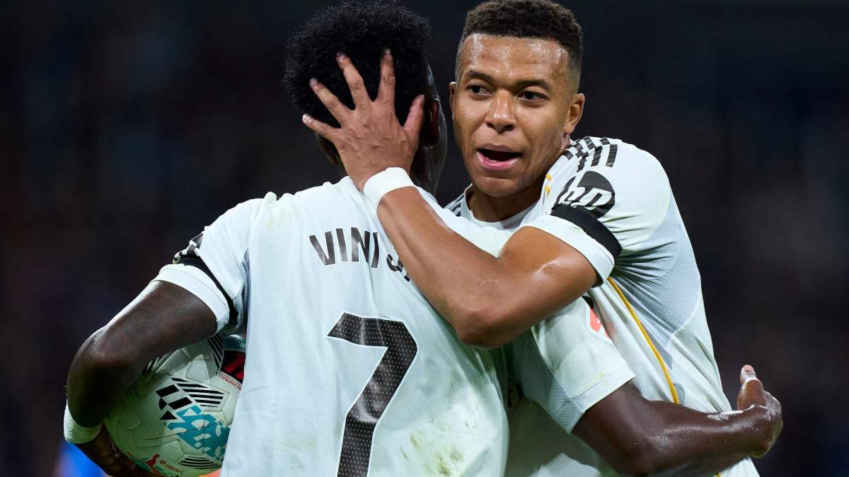 Vinícius Júnior y Kylian Mbappé en un partido. 