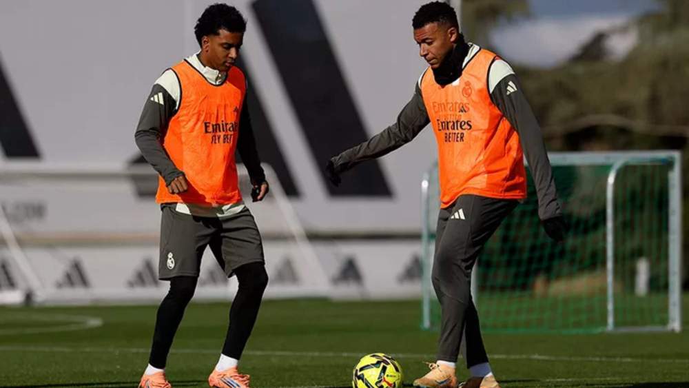 Rodrygo Goes y Kylian Mbappé, durante el entrenamiento de esta mañana en Valdebebas.