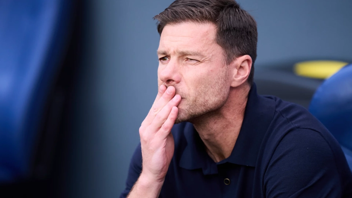 Xabi Alonso pensativo en un partido del Real Madrid. Xabi Alonso pensativo en un partido del Real Madrid.