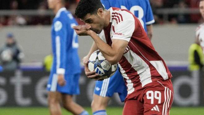 Taremi celebrando su gol al Real Madrid