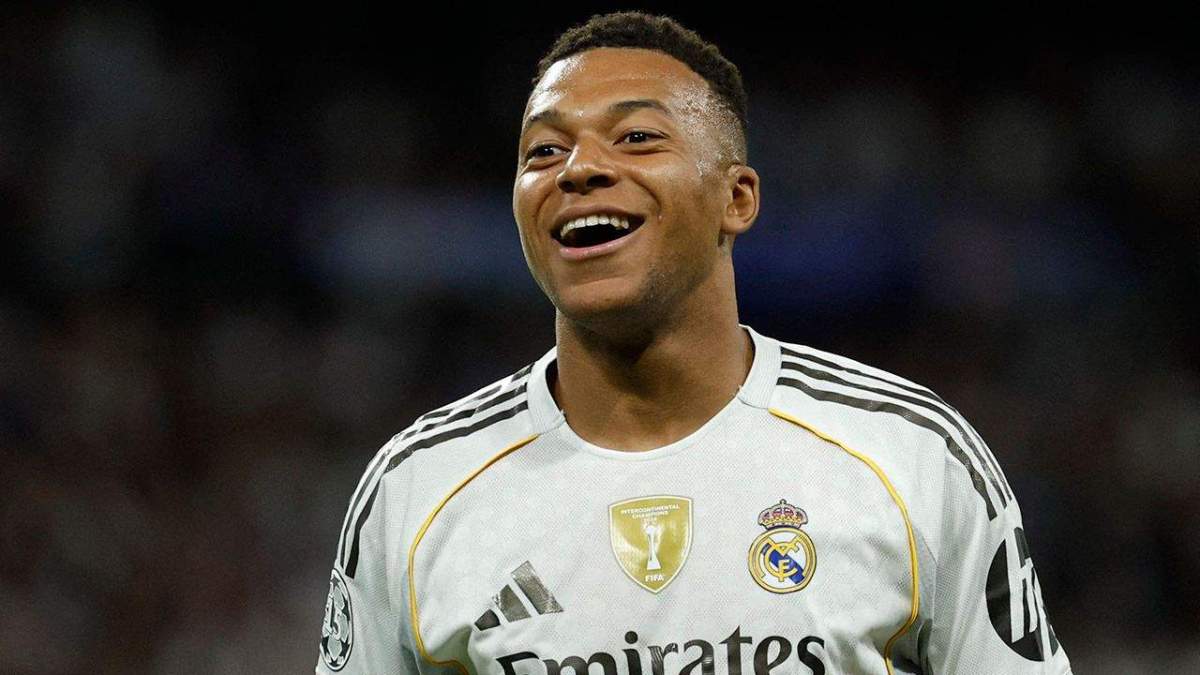 Kylian Mbappé jugando un partido con el Real Madrid.