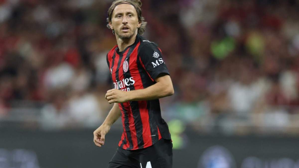 Luka Modric durante un partido con el AC Milan