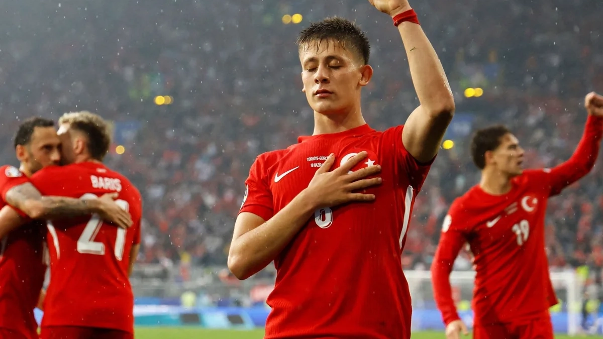 Arda Güler celebrando un gol con Turquía.