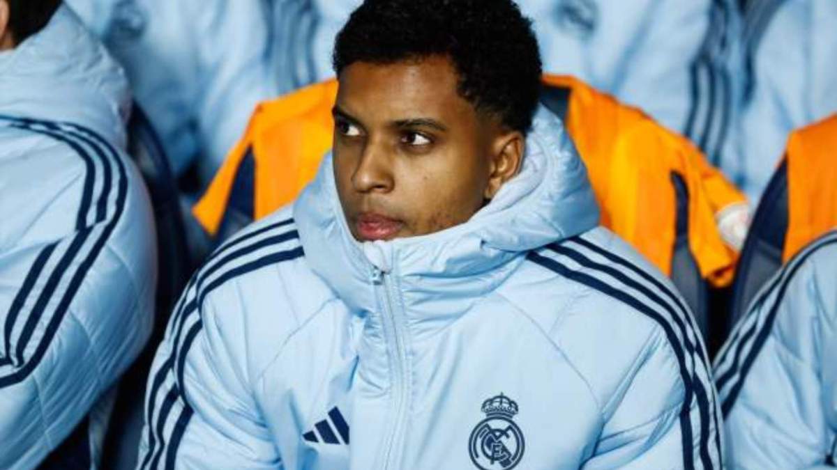 Rodrygo en el banquillo durante un partido de esta temporada