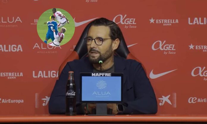 Bordalás y una foto del penalti a Jude Bellingham en el Rayo Vallecano - Real Madrid.