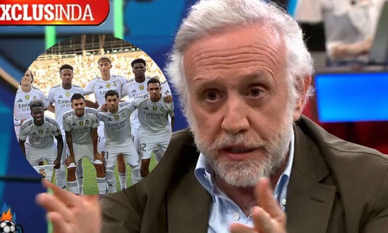Eduardo Inda con plantilla del Real Madrid a un costado