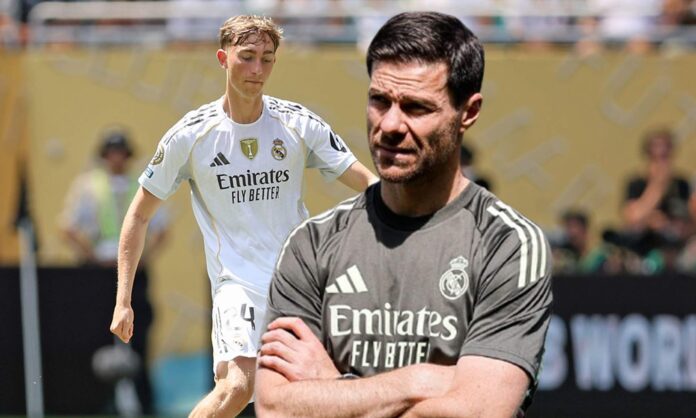 Xabi Alonso y una foto de Dean Huijsen jugando un partido con el Real Madrid. 