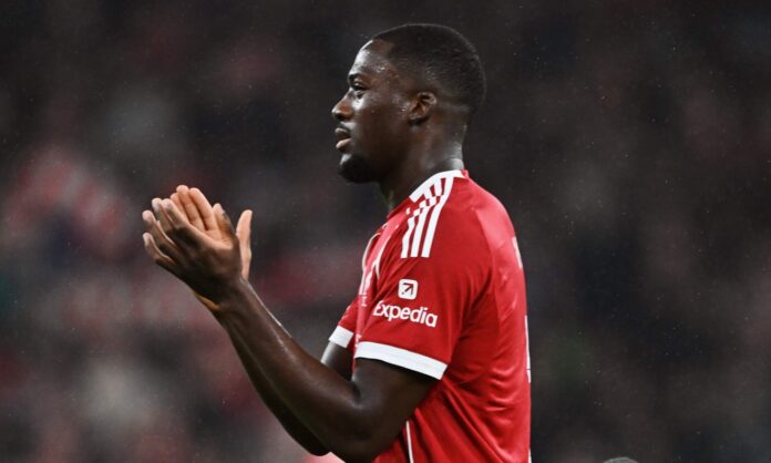 Ibrahima Konaté jugando un partido con el Liverpool.