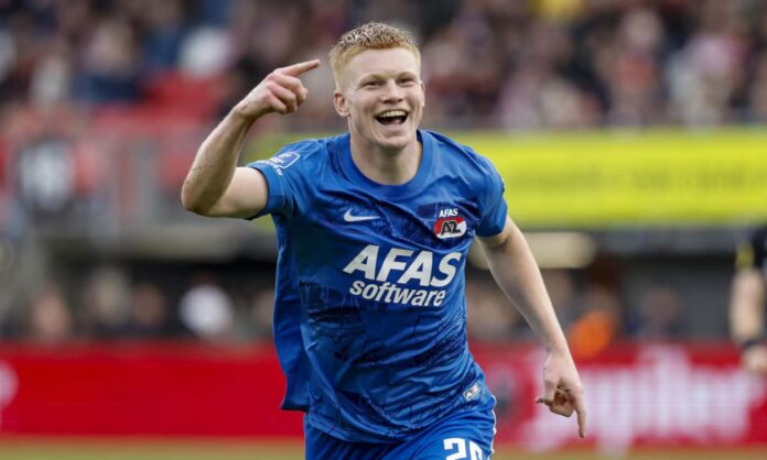 Kees Smit, celebrando un gol con el AZ Alkmaar durante un partido de esta temporada.