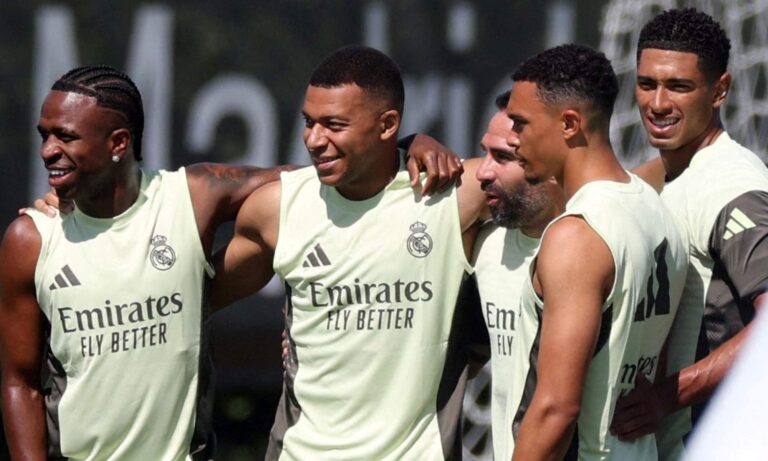 Kylian Mbappé, entrenando en Valdebebas, junto a algunos de sus compañeros.