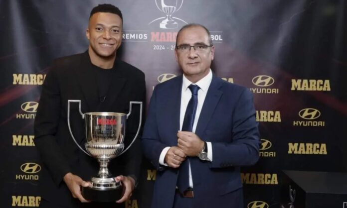 Kylian Mbappé, junto a José Ignacio Gallardo, director de 