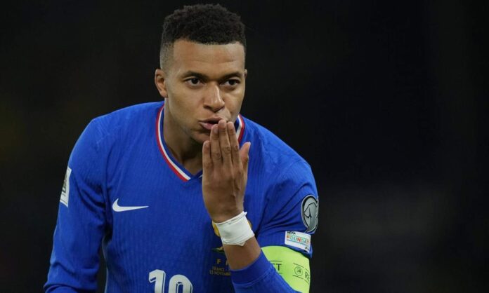 Kylian Mbappé jugando un partido con la Selección Francesa.