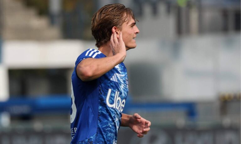 Nico Paz, celebrando un gol durante un partido de esta campaña con el Como.