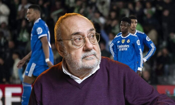 Relaño con jugadores de fondo